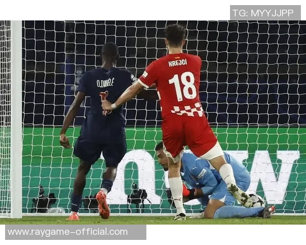 世界杯精彩对决：里昂与巴黎圣日耳曼战成平局乌龙球成焦点瞬间